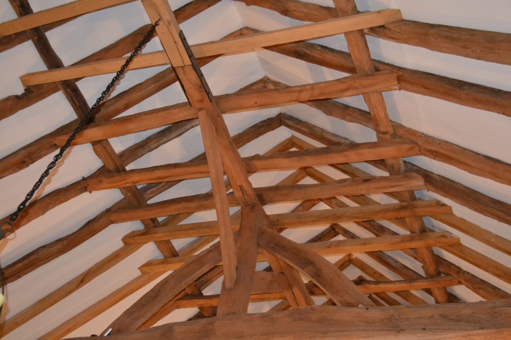 Restore original wood Restore traditional beams with blast cleaning